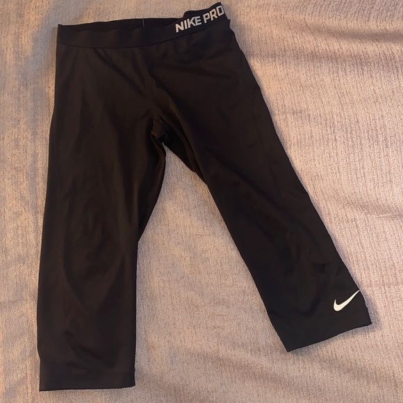 Nike Pro Capri leggings like brand new size L - Picture 1 of 4